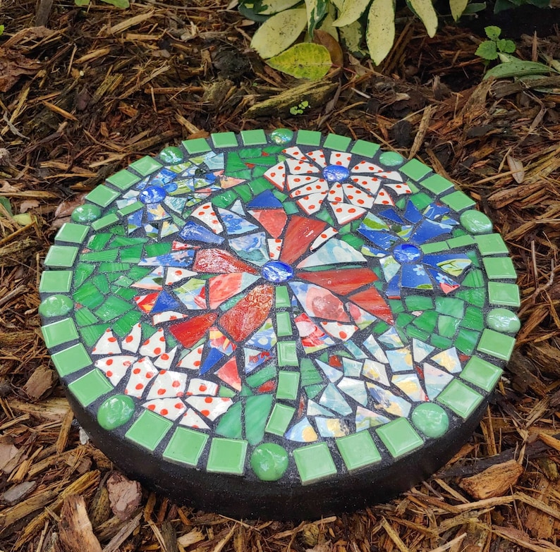 Floral Decorative Mosaic Garden\\Stepping Stone 12 Round
