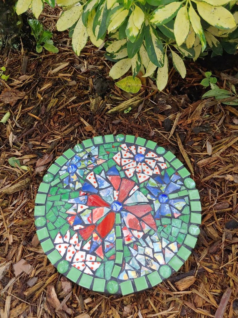 Floral Decorative Mosaic Garden\\Stepping Stone 12 Round