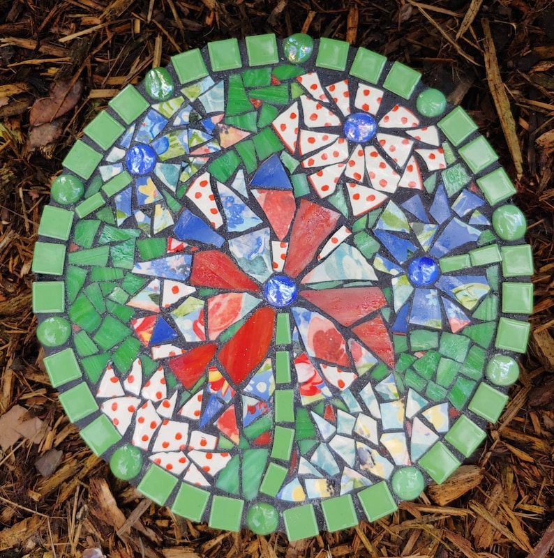 Floral Decorative Mosaic Garden\\Stepping Stone 12 Round