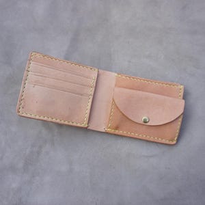 Sorgfältig von Hand genähte Lederbrieftasche - Geschenk für Ihre Lieben mit funktionaler Kunst