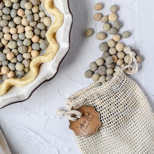 Handmade Ceramic Pie Weights – Stoneware Baking Beads in Mesh Bag, Natural Clay Blind Bake Tool & Holiday Kitchen Gift for Bakers