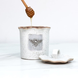 Handmade Stoneware Honey Pot with Wooden Dipper – Artisan Glazes