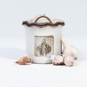 Handmade Stoneware Garlic Keeper – Rustic Farmhouse Kitchen Storage Jar