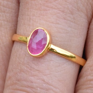 18ct gold Ruby (size P 1/2 , 8.25) ring with a 1.8mm band, 4x6mm cut Ruby, Hallmarked London, England