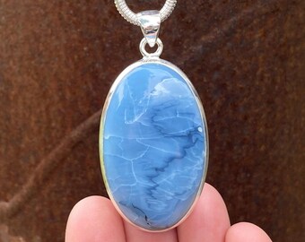 Pendentif opale bleue en argent sterling 925 - pendentif ovale fait main de 29 x 56 mm - pierre précieuse naturelle bleu pastel doux - pendentif collier tendance