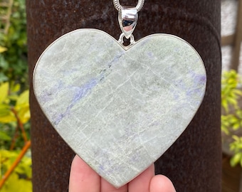 925 スターリング シルバーの非常に大きなムーカイト ハート