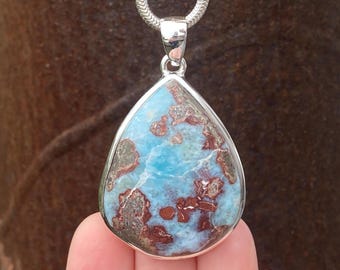 Rustykalny wisiorek Larimar ze srebra próby 925 - ręcznie robiony wisiorek 33 x 53 mm - naturalny wzorzysty niebieski kamień szlachetny - wisiorek naszyjnik Dominikana