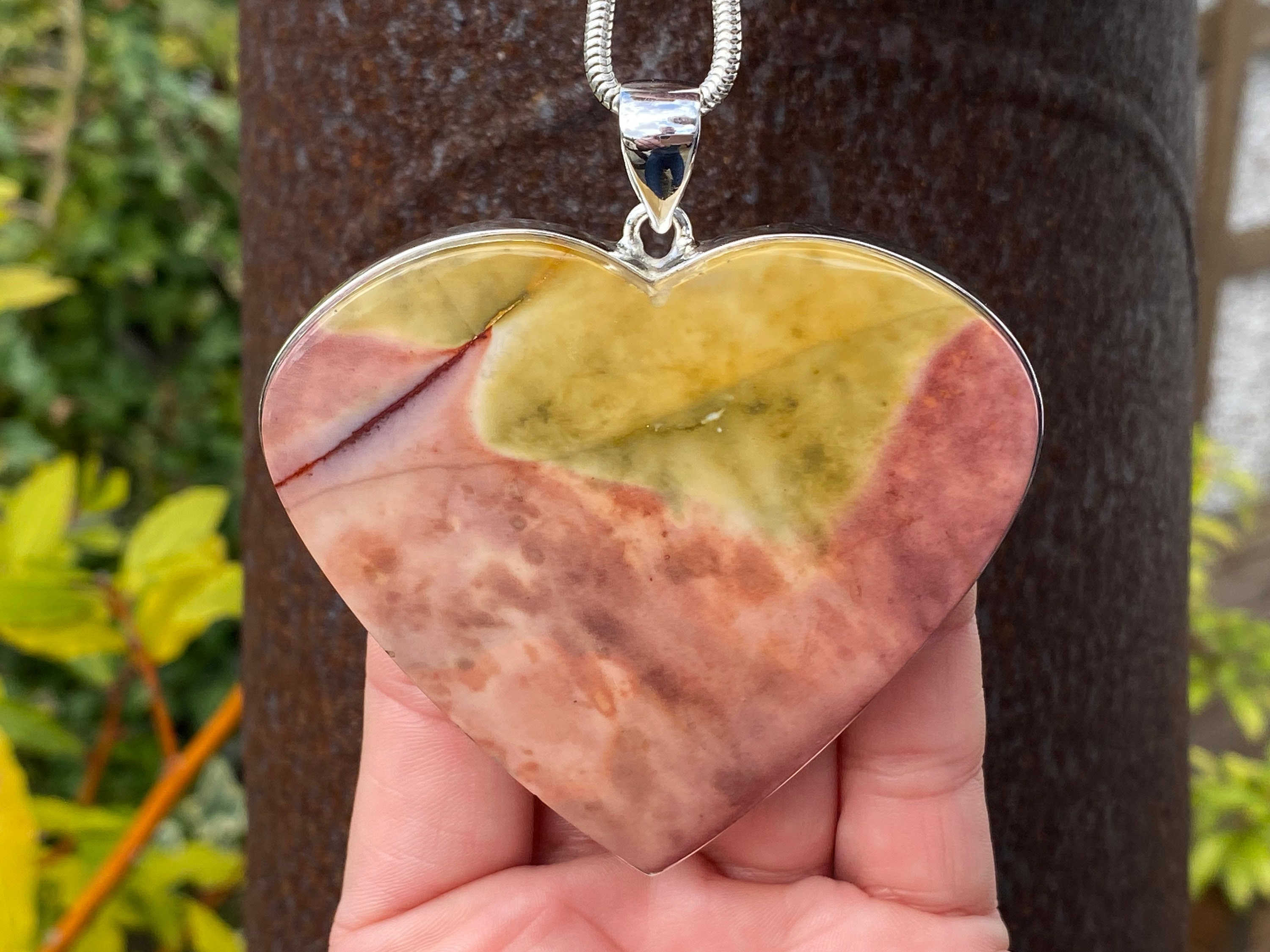 925 スターリング シルバーの非常に大きなムーカイト ハート