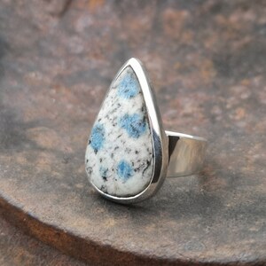 K2 Jasper (size O , 7.5) ring in 925 Sterling Silver, 14x22mm stone, excellent quality statement ring featuring azurite in granite image 3