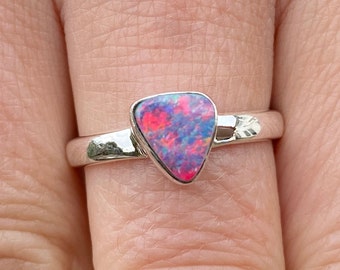 Australian Opal doublet (size O , 7.5) ring in 925 Sterling Silver -7x8mm natural blue red gemstone - handmade