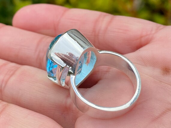 thumbnail image 2 of Sterling Silver Oval Swiss Blue Topaz December Birthstone Ring – Simon Curwood Jewellers 2 of 10
