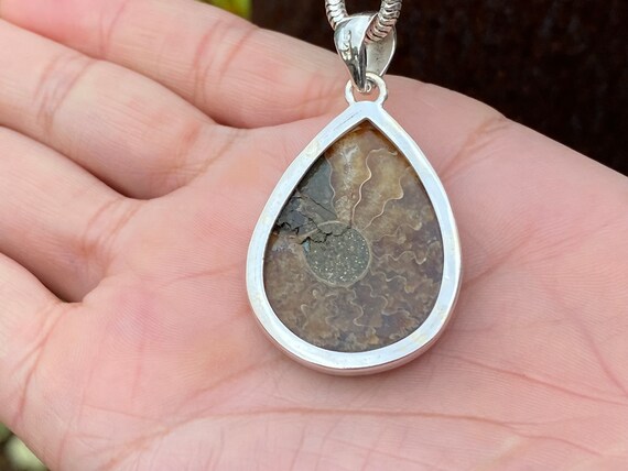 マダガスカル産アンモナイトペンダント、925スターリングシルバー製