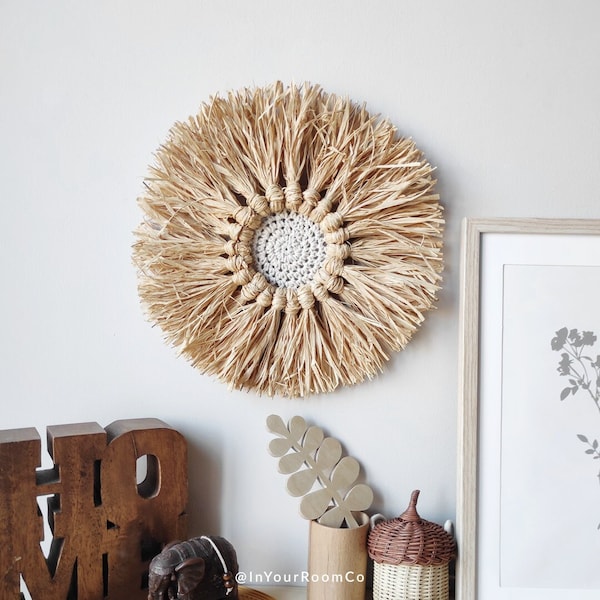 Boho Straw Wall Decor - Round Sun Knitted Decoration - Rustic Natural Wall Hanging - Bohemian Raffia Decor