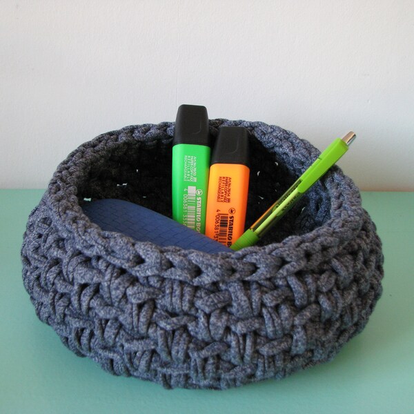 vide-poche bleu au crochet en trapilho