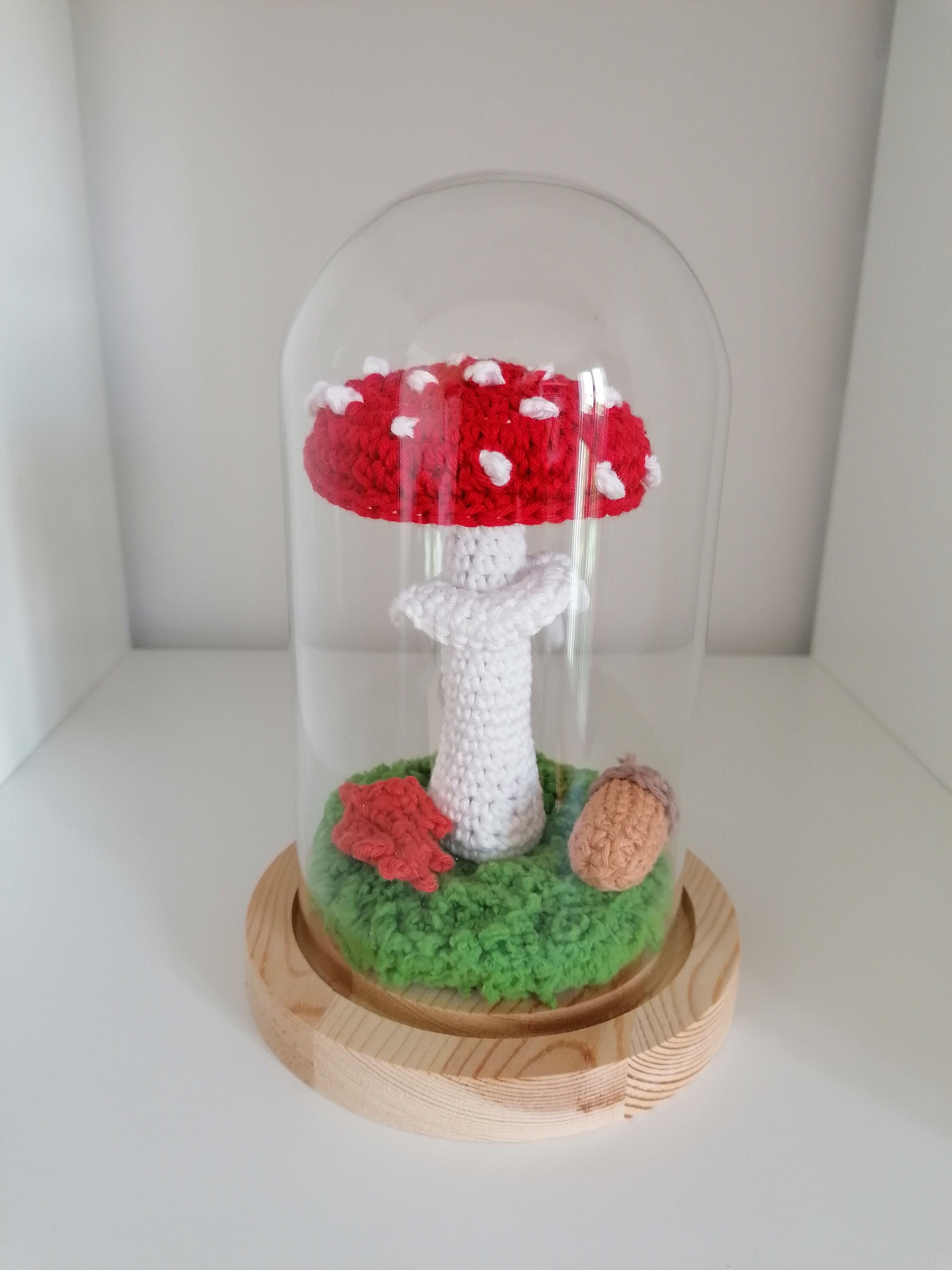 Décoration Cottagecore avec Champignon Sous Cloche en Verre