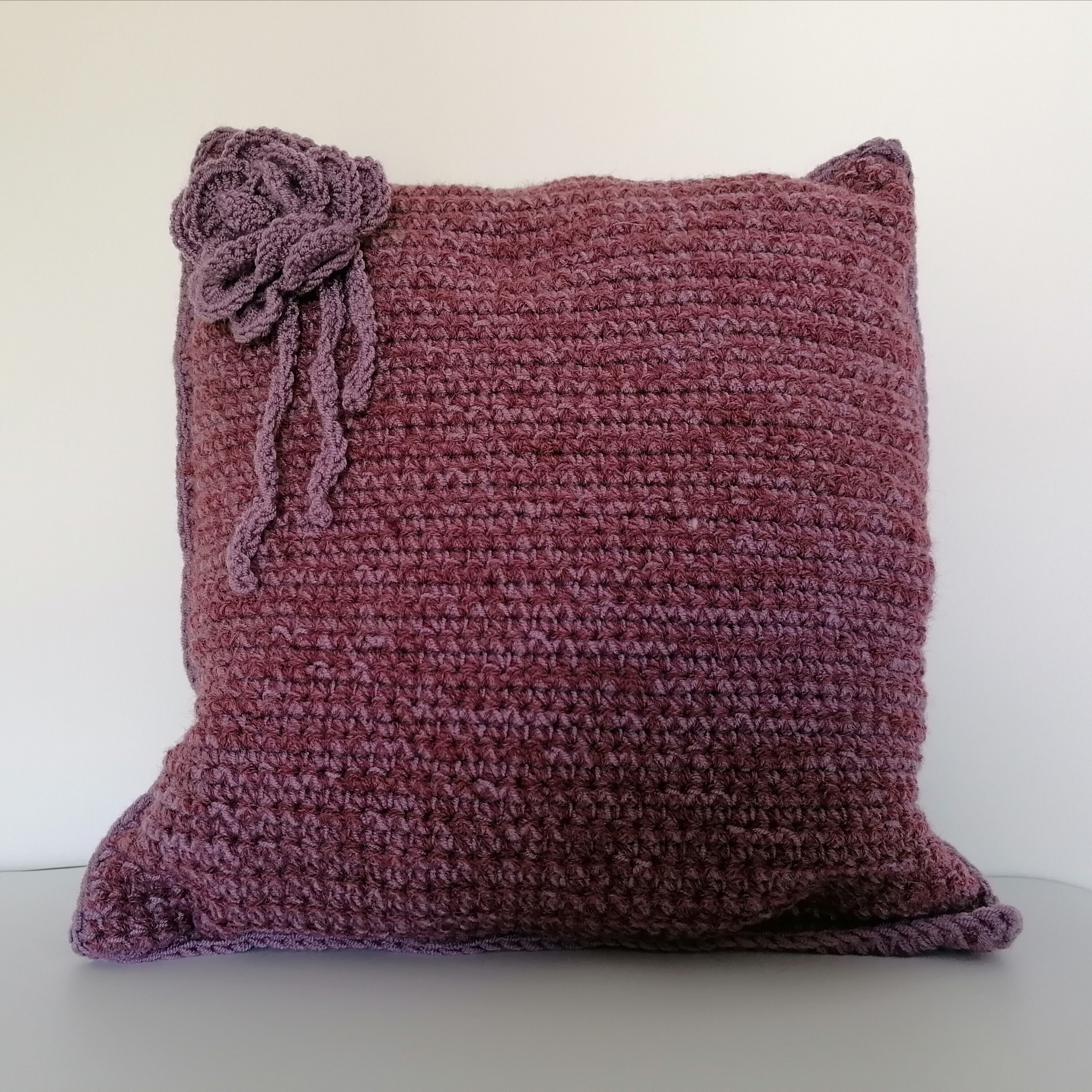 Coussin Fait Main Au Crochet Violine Déhoussable