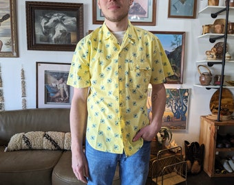 Vintage 1980s Brittania Short Sleeve Yellow Button Up with Black and Blue Southwest Pattern / Men's Medium / Free US Shipping