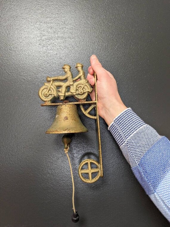 Vintage Cast Iron Dinner Bell Vintage Cast Iron Dinner Bell