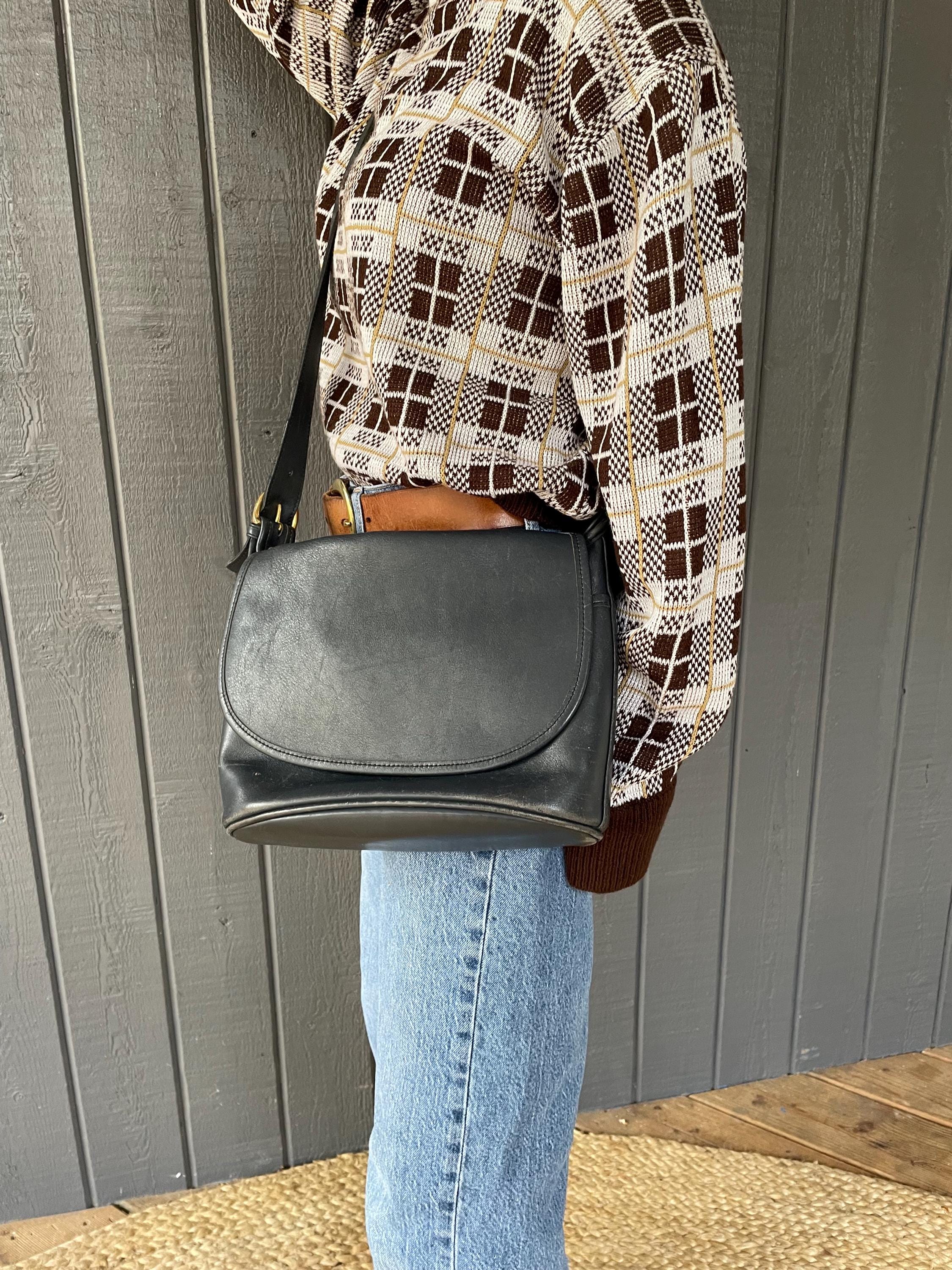COACH ブラック レザー ビジネスバッグ Vintage Coach 4150 Fletcher Saddle Bucket Crossbody Bag / Free US