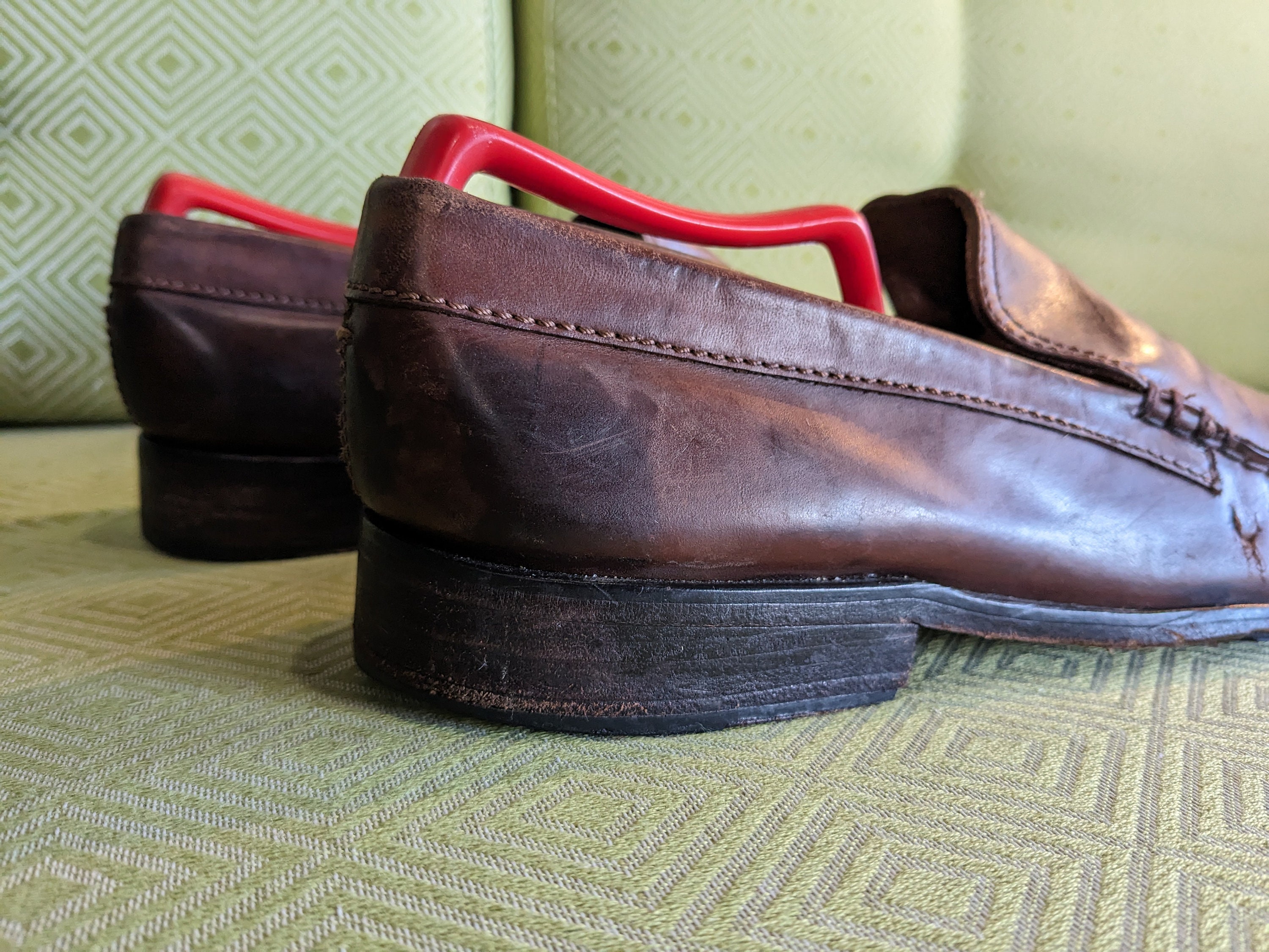 Mocassins Cole Haan Marron Velours Avec Surpiqûres Rouges – Taille 9.5 B – Presque Neufs – Semelles Plates