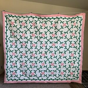 Vintage Appliqué Flower Quilt