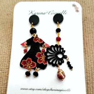 Orecchini con Dama e ventaglio, orecchini medi, orecchini Carta e stoffa, orecchini disegual, idee regalo, fatto a mano in italia