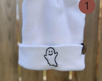 Gorro Fantasma Bordado à Mão