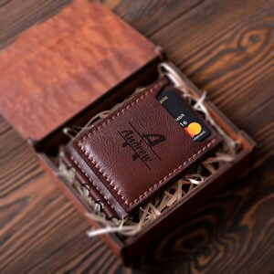 Portafoglio in pelle con fermasoldi, regalo di anniversario per lui, porta carte sottile fatto a mano personalizzato, portafoglio compatto bifold con incisione personalizzata