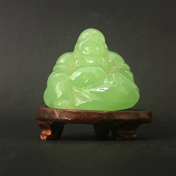 Mini statue de Bouddha en jade vert serein