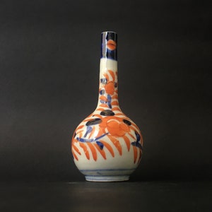 Charming Mini Imari Vase: Intricate Elegance in Petite Form
