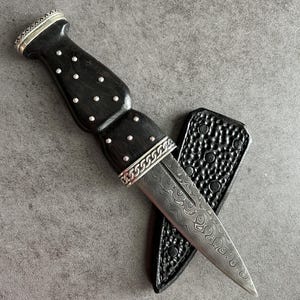 Sgian Dubh with studs and citrine glass stone