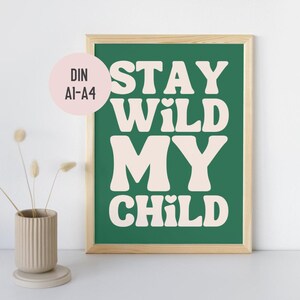 Stay Wild My Child Poster | Kinderzimmer Deko in Retro Grün Beige | Motivationsposter für Mädchen & Jungen – Wanddeko (DIN A4-A1)