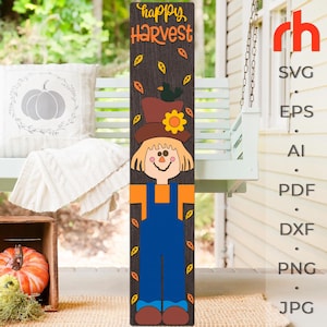 Peut inclure: Une pancarte en bois avec le texte "happy HARVEST" et un épouvantail de dessin animé portant une combinaison bleue, une chemise orange et un chapeau brun. La pancarte est décorée de feuilles d'automne.