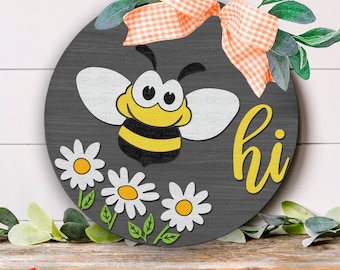 Bee Hi SVG, archivo de corte para letrero de puerta en capas, colgador redondo de resorte DXF, linda silueta de abeja, letrero colgante campestre