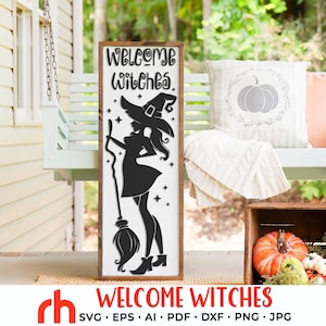 Peut inclure: Panneau en bois avec l'inscription "WELCOME WITCHES" dans une police décorative. Une silhouette noire de sorcière avec un balai est représentée sur fond blanc. Le panneau est encadré en marron et décoré d'étoiles.