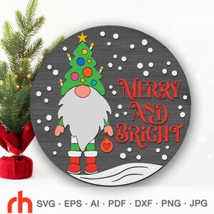 Allegro e luminoso SVG, file di taglio per cartello porta a strati, cartello natalizio appeso DXF, gancio invernale, sagoma di uno gnomo con albero di Natale