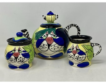 Juego de tetera con jarra para crema y azucarero SWAK Lynda Corneille CLANCY CAT Whistily