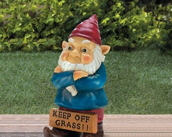 A Peeing Gnome Naughty Garden Gnome,Naked Gnome Statue 5 inch Funny Gnomes Garden Decorations