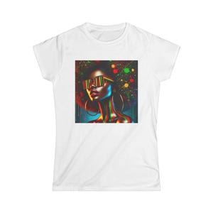 Vibrant Art Tee, Colorful Graphic T-Shirt, Retro Style Women&#39;s Top, Ideal for Parties, Festivals, Birthday Gift