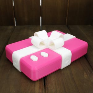 Destornillador oculto en una caja de regalo molesta: un regalo viral que le dará un toque especial a tus celebraciones.