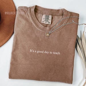 Teacher Shirt Minimalist Teacher Shirt for Women Teacher Appreciation Gift  Back to School Tee Teacher Life Shirt, It’s a good day to teach