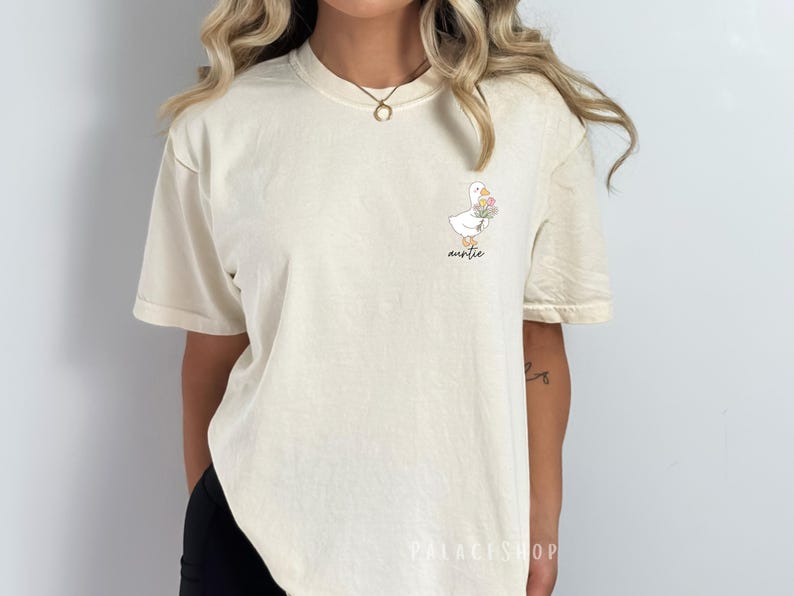 cool aunt funny goose t-shirt gift idea