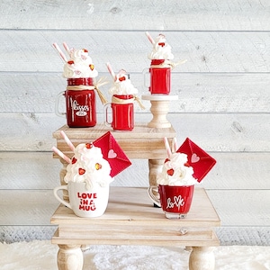 Bandeja decorativa para taza de café falsa de San Valentín, decoración para mesa de San Valentín, barra de café con leche, decoración batida, carta de amor, corazón, decoración roja