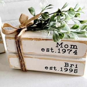 Grandi pile di libri, libri da fattoria personalizzati, regalo per la festa della mamma, regalo personalizzato per i nonni, libro con nome impilato, decorazione rustica per libreria, regalo per la mamma