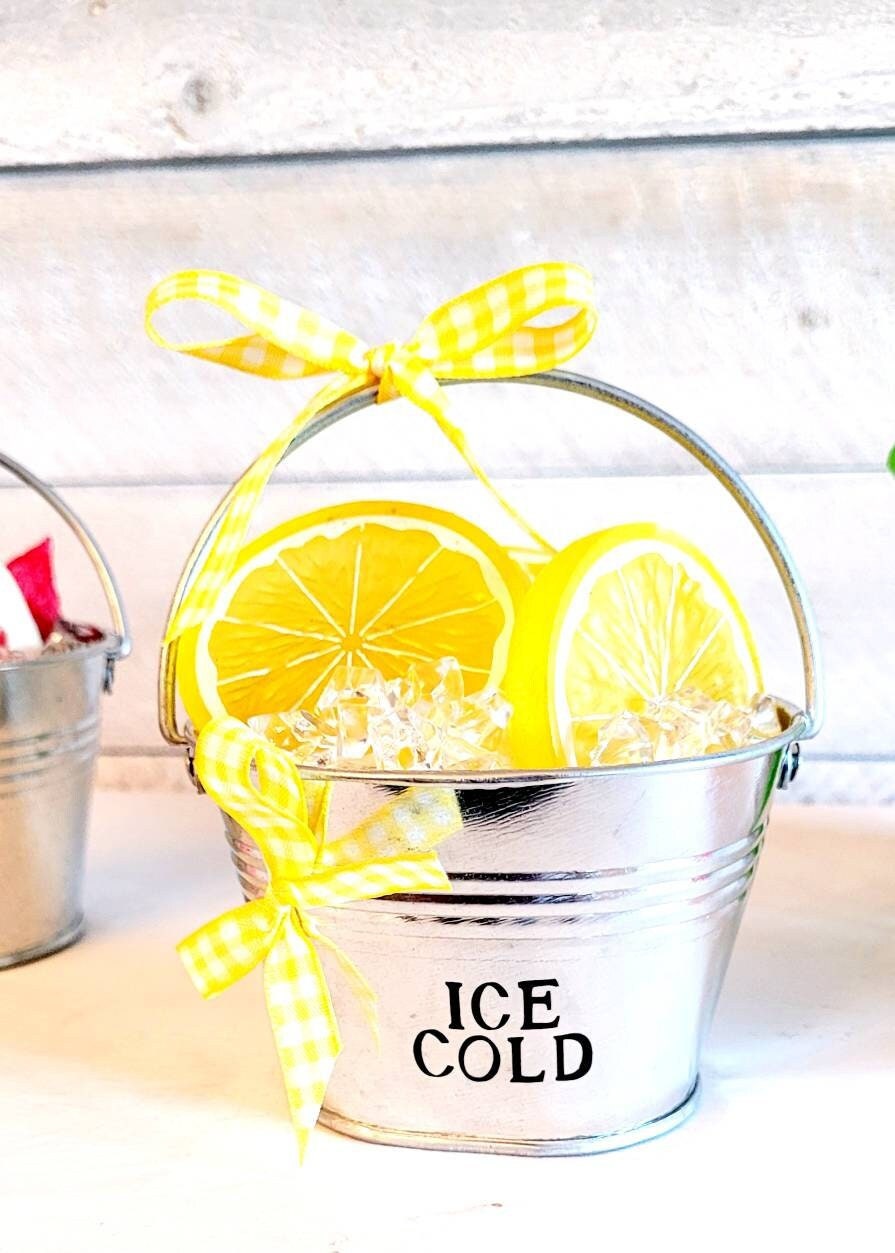 Bandeja de limones, rodajas de limón falsas, cubo de hielo, limones falsos, decoración de cocina, decoración de limones de granja, decoración rústica de bebida de limón, decoración amarilla, decoración de bar