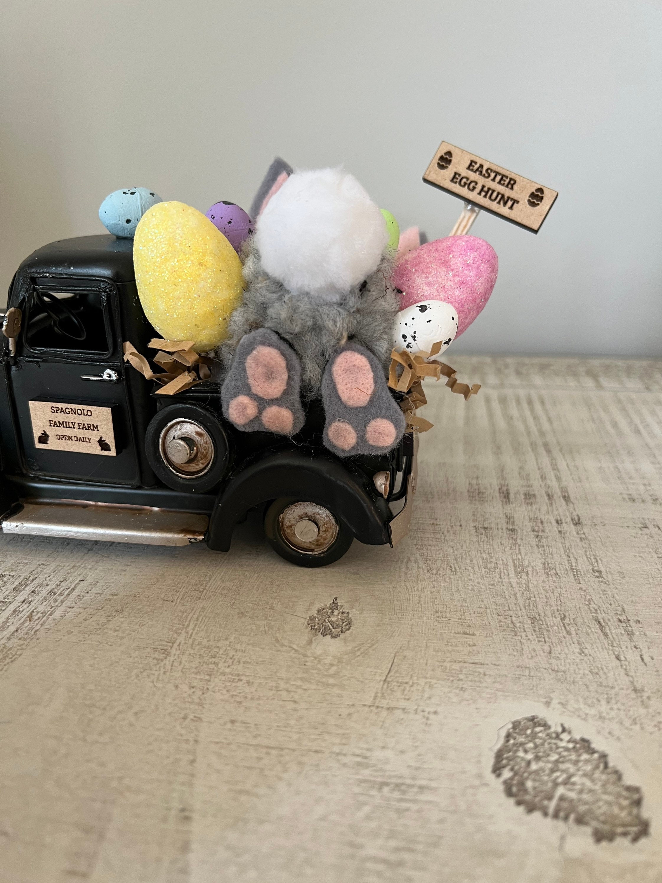 Easter Truck With Eggs Metal Vintage Farm Pickup Farmhouse Tabletop Tiered Tray Decor Home Kitchen Mantel Shelf Happy Spring Mini Diecast Decorations