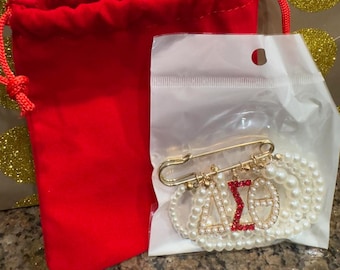 Delta Sigma Theta ΔΣΘ Sorority Brooch: Goldtone