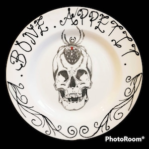 Gothic plate, plates, skull gifts, skull plate, valentines gift, gift for her, gift for him, dinnerware, 20cm plate