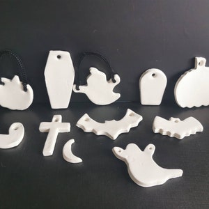 Paint your own Halloween garland. Halloween garland. Bat&#39;s. Skull garland. Children&#39;s party. Party activity.