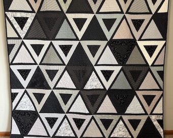 Handmade Full Size Quilt Black, White & Gray Triangles.  Measures 74x94.  Firefly quilts and more